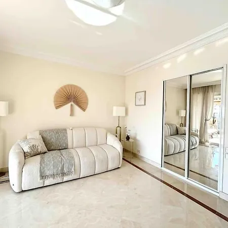 Studio Face Mer, Acces Plage, Parking Vallauris